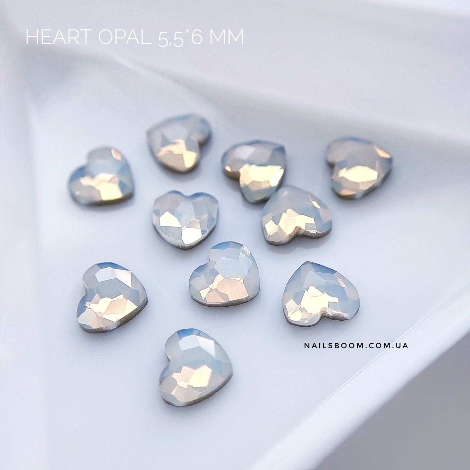 Камінці фігурні White Opal Heart 5.5*6 мм, 10 шт