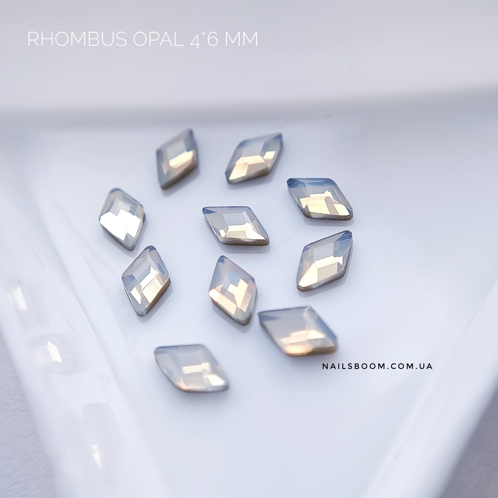 Камінці фігурні White Opal Rhombus 4*6 мм, 10 шт