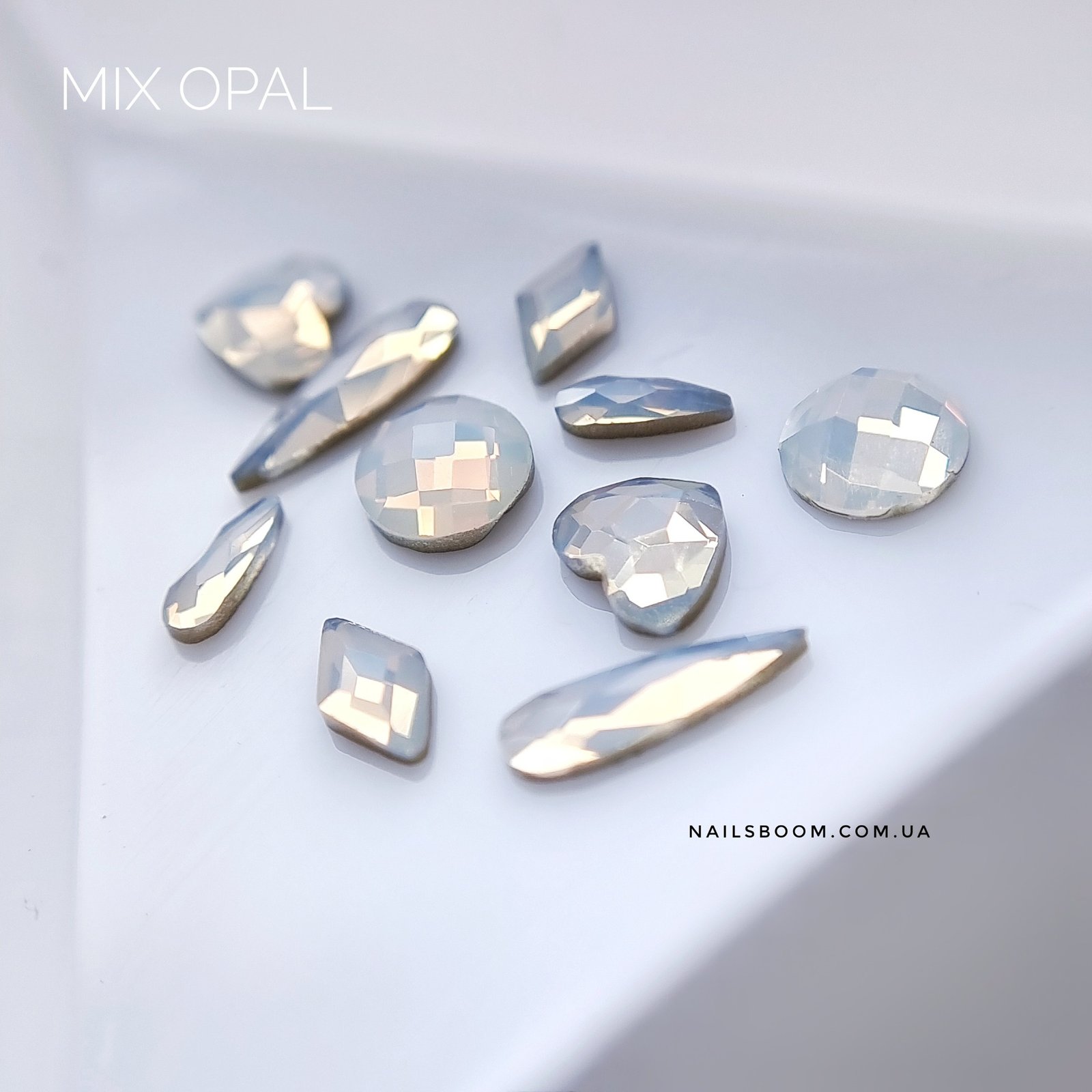 Камінці фігурні White Opal MIX, 10 шт