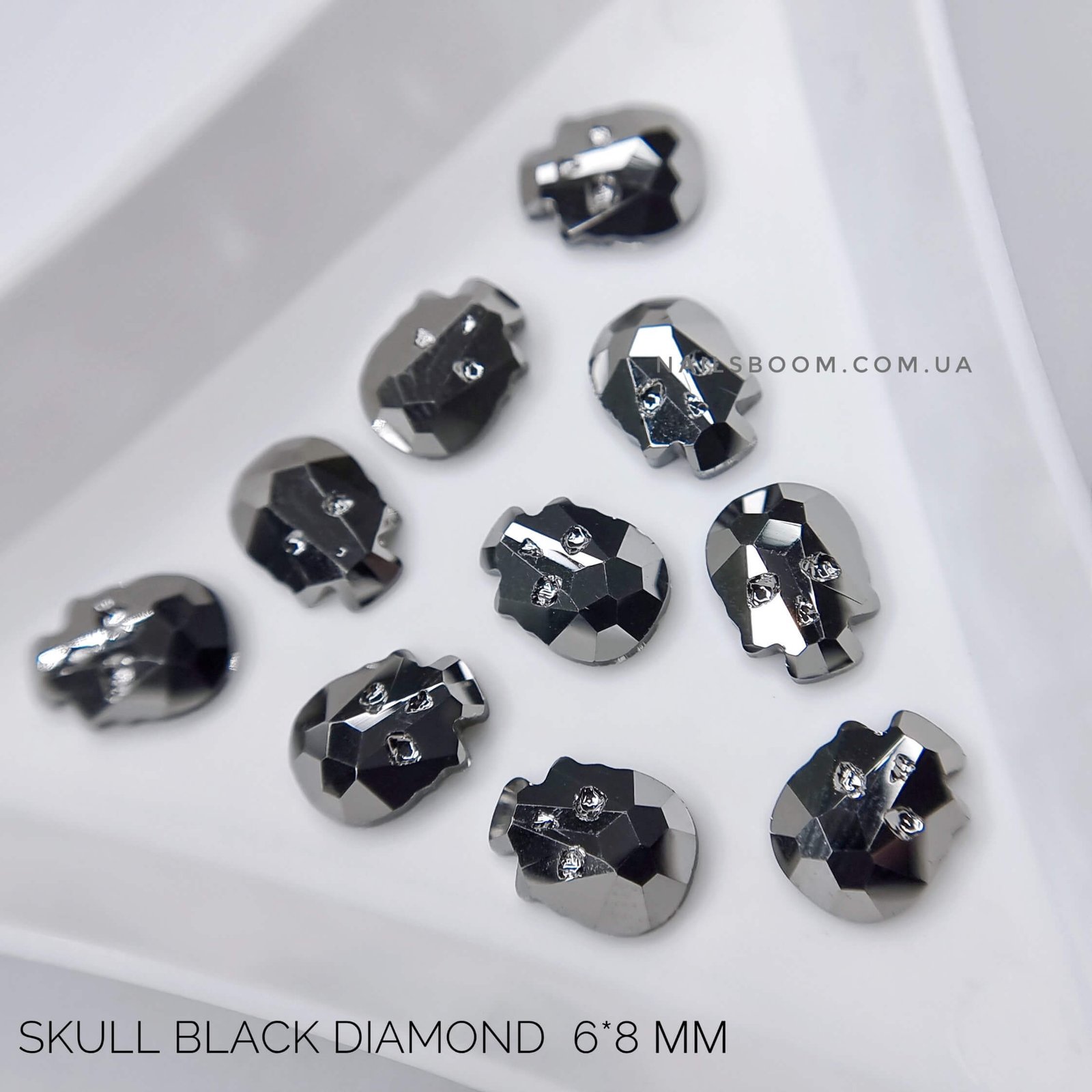 Камінці фігурні Hematite Skull, 10 шт