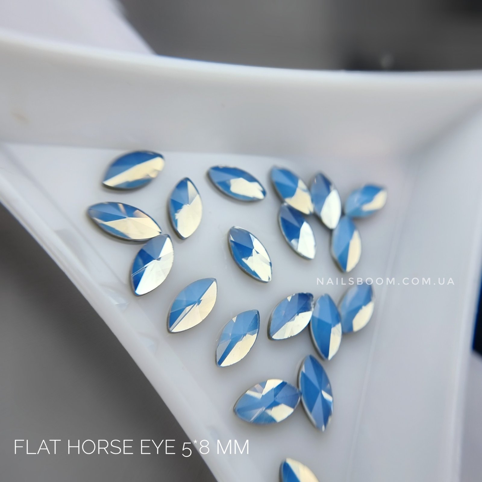 Камінці фігурні Blue Opal Flat Horse eye 4*7 мм, 10 шт