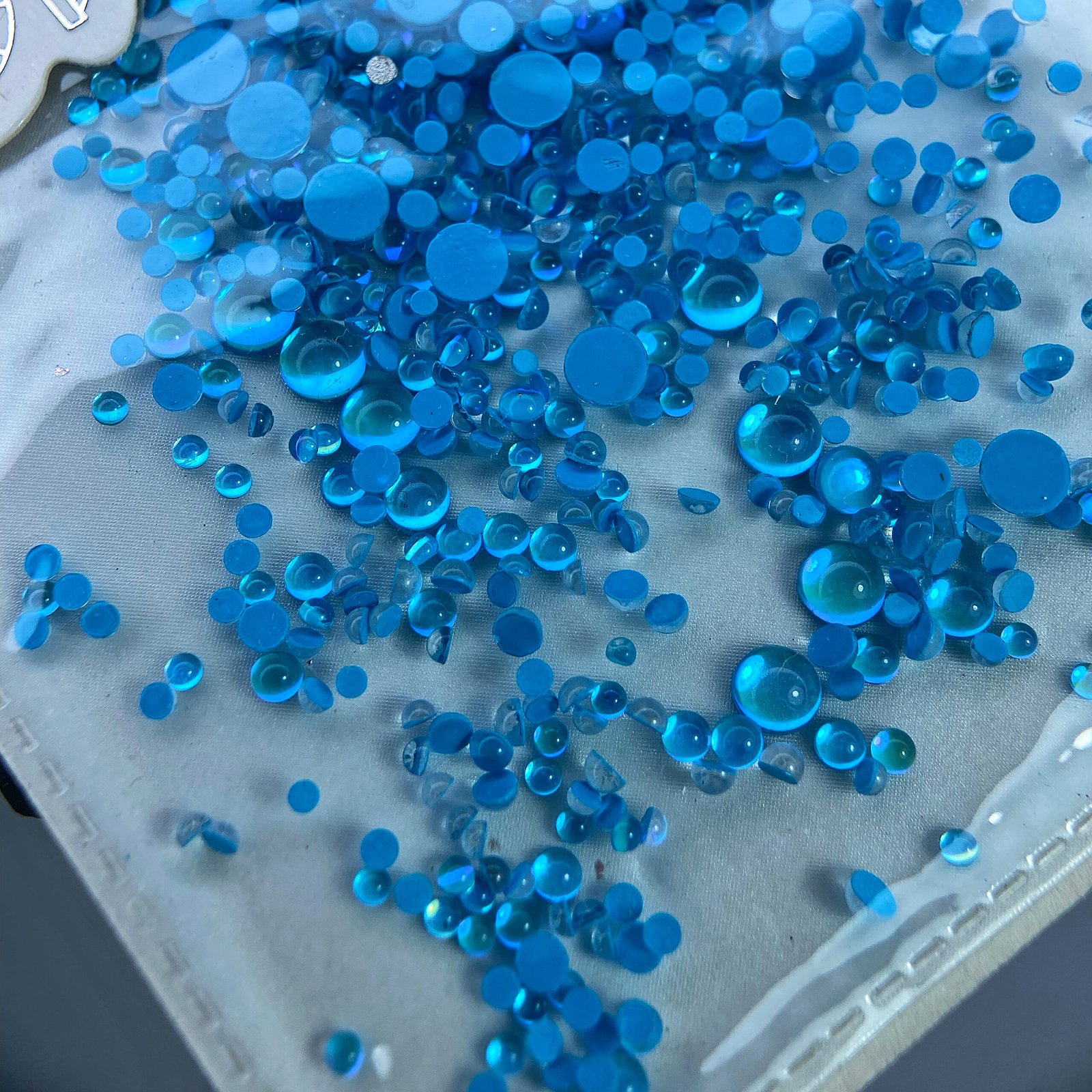 7CD6ADC1-5690-4187-94C6-1F6E254E891C Камінці Fluo Aquamarine MIX ss3-ss10, 720 шт