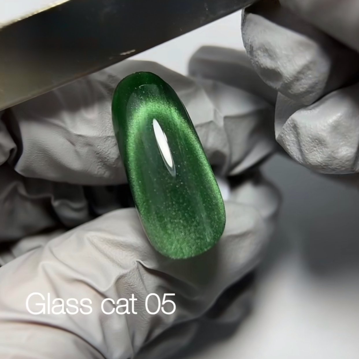 Гель-лак котяче око Danny Glass cat eye 05, 8 мл